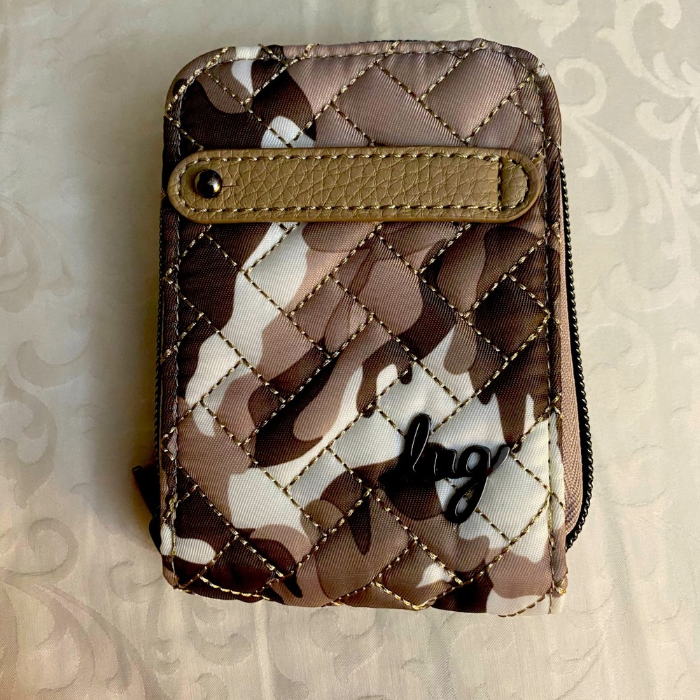 NWOT - Lug Flurry RFID Wallet in Camo Taupe!!